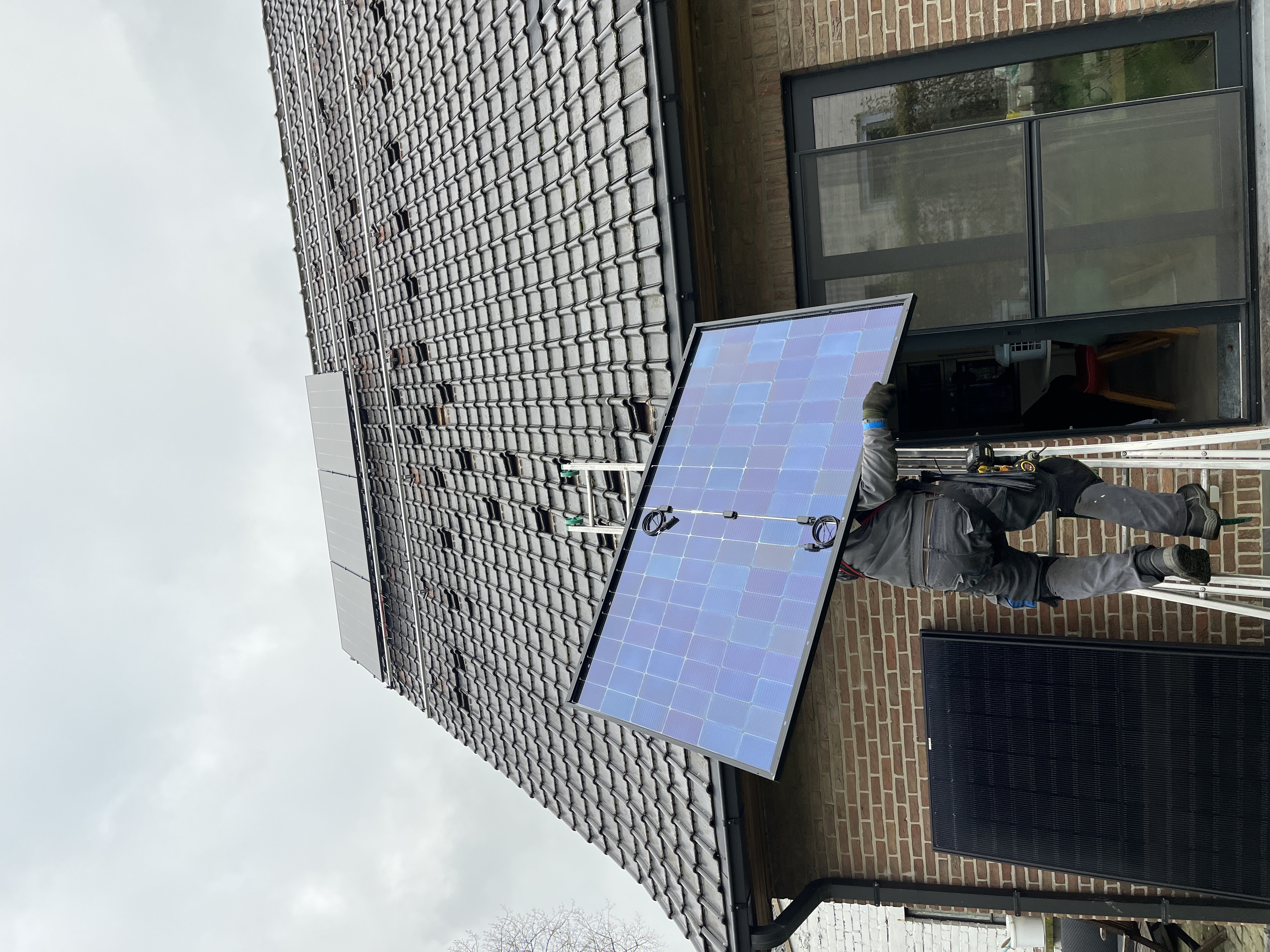 Installatie door Solar Planeet — zonnepanelen, thuisbatterij of laadpaal